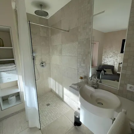 De Cesar *